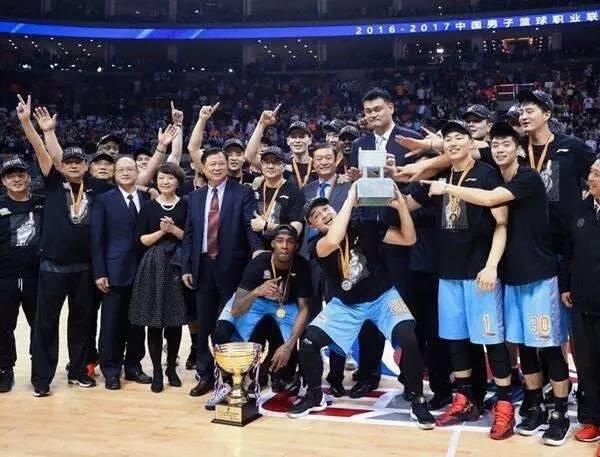 新疆，嘉宾与友朋共聚一堂